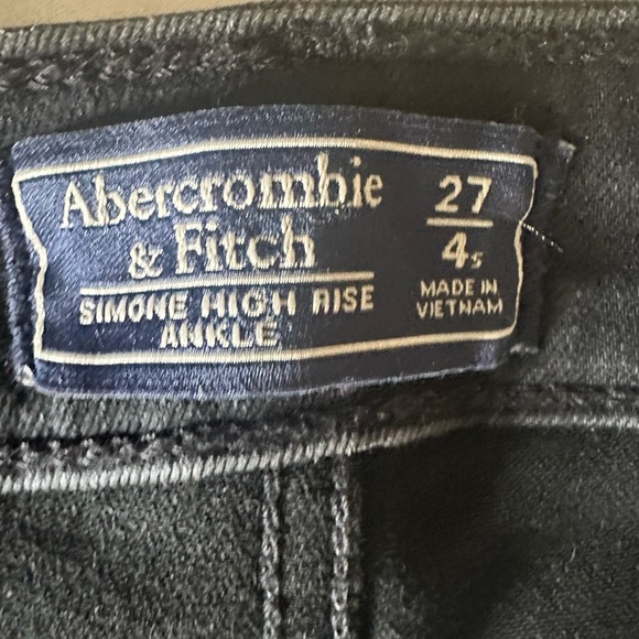 ABERCROMBIE & FITCH High Rise - Picture 2 of 4